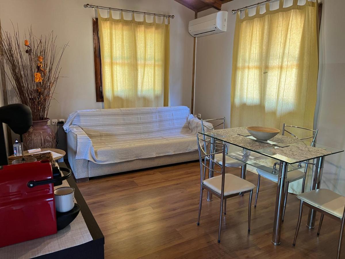 Les Olives Woodhouse * Drosia (Central Greece)